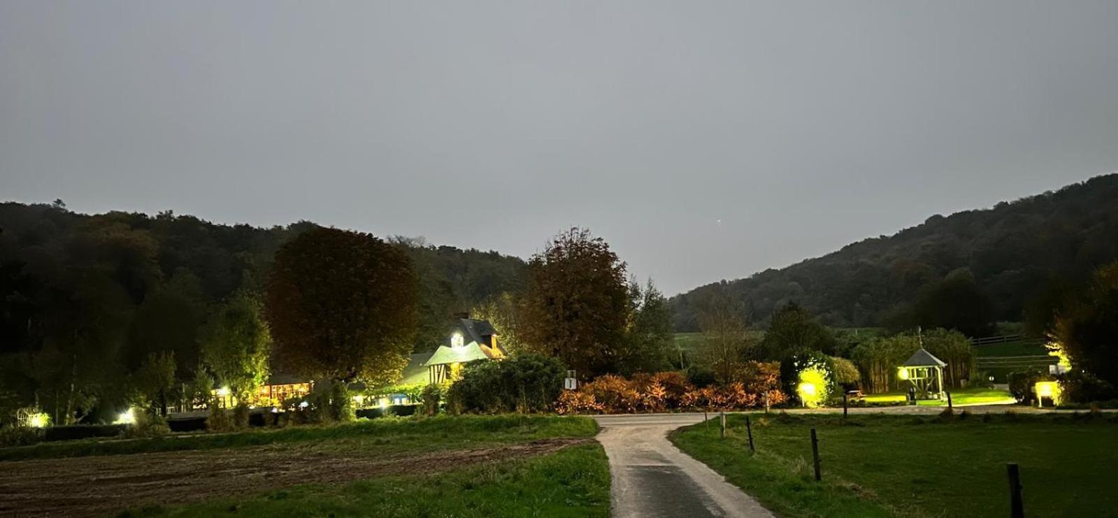 Auberge Du Val Au Cesne Saint-Clair-sur-les-Monts Exterior foto